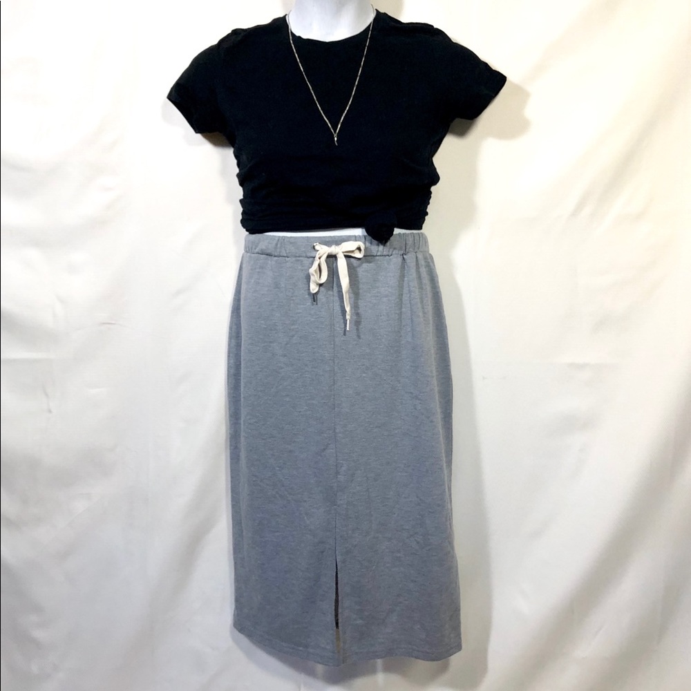 GRAY FITTED MID-SKIRT